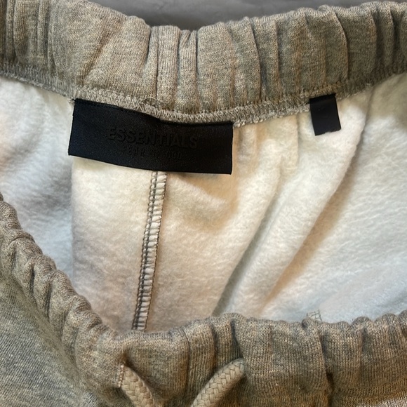 Fear of god essentials dark heather 2024 sweat shorts - Picture 5 of 8